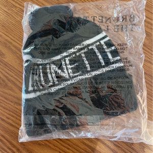 Brunette the label toque
